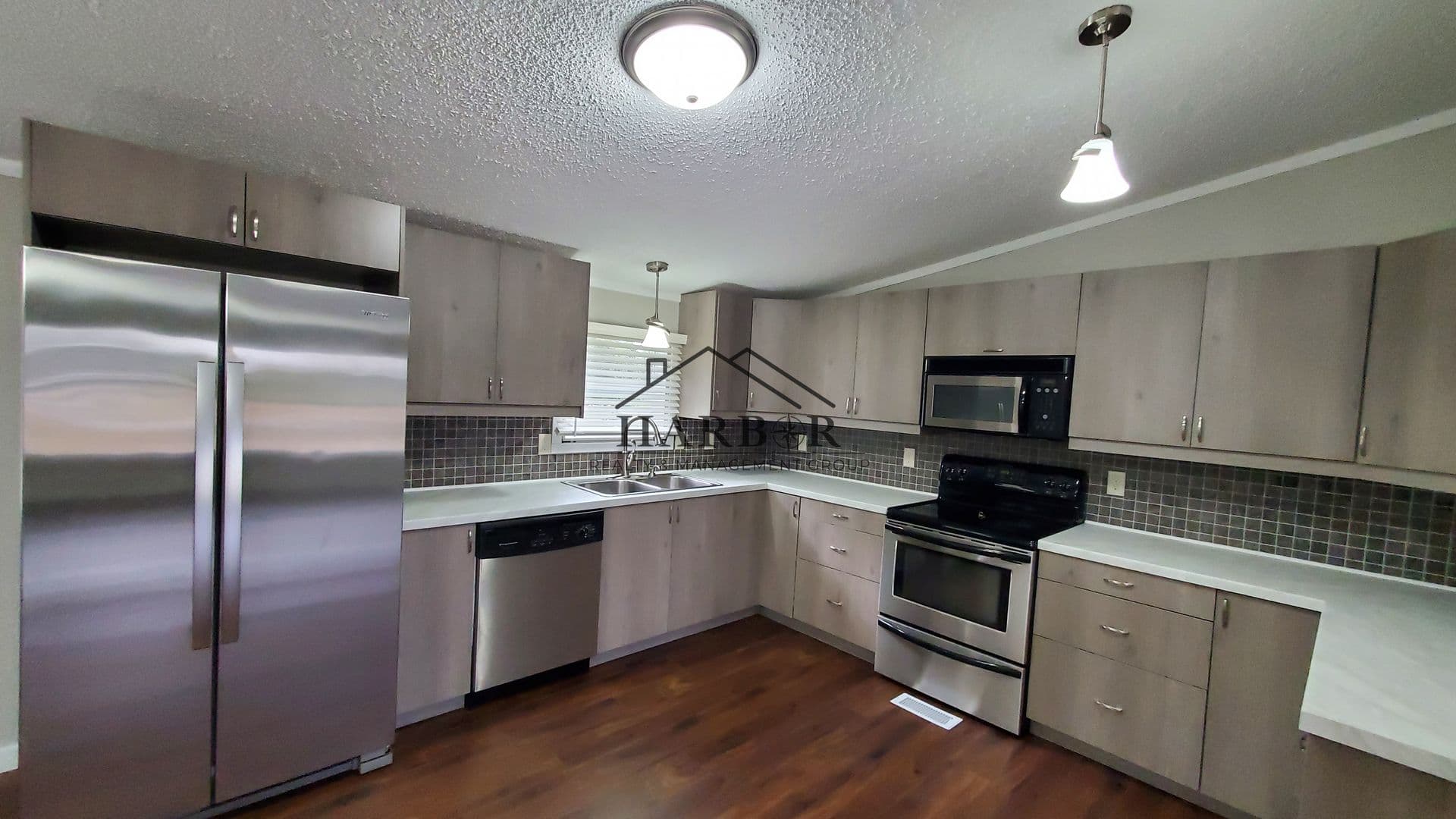 Kensington House: 23 Andreasen Drive