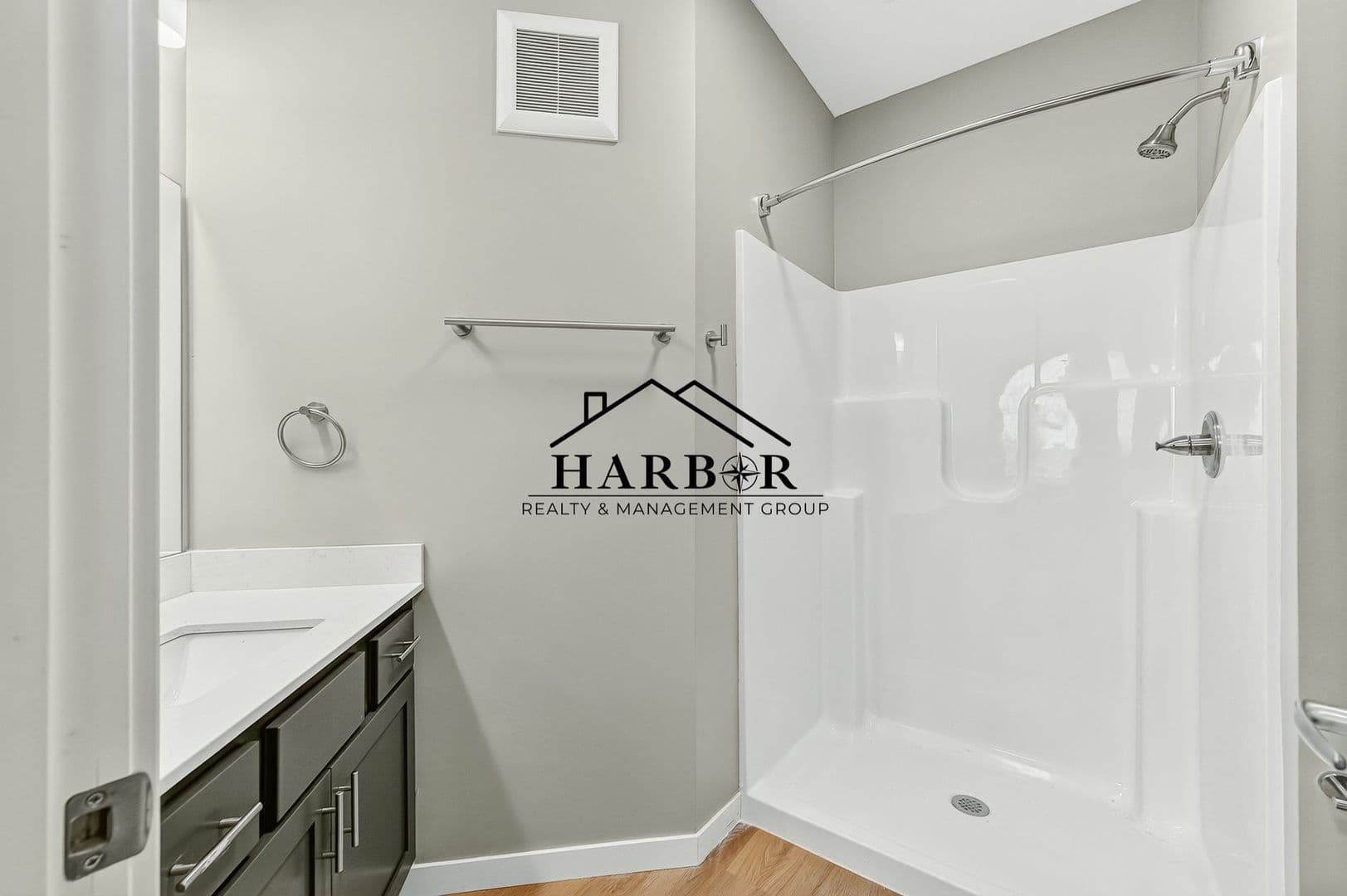 Kasson Apartment: 1401 4th Avenue Lane NE