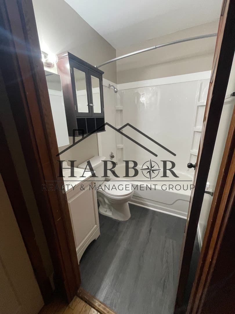 Hayfield Apartment: 24 W Main St