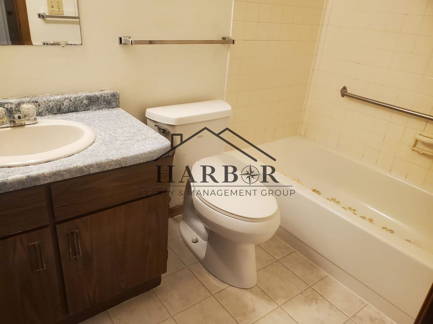 Lamberton Apartment: 200 10th Avenue East
