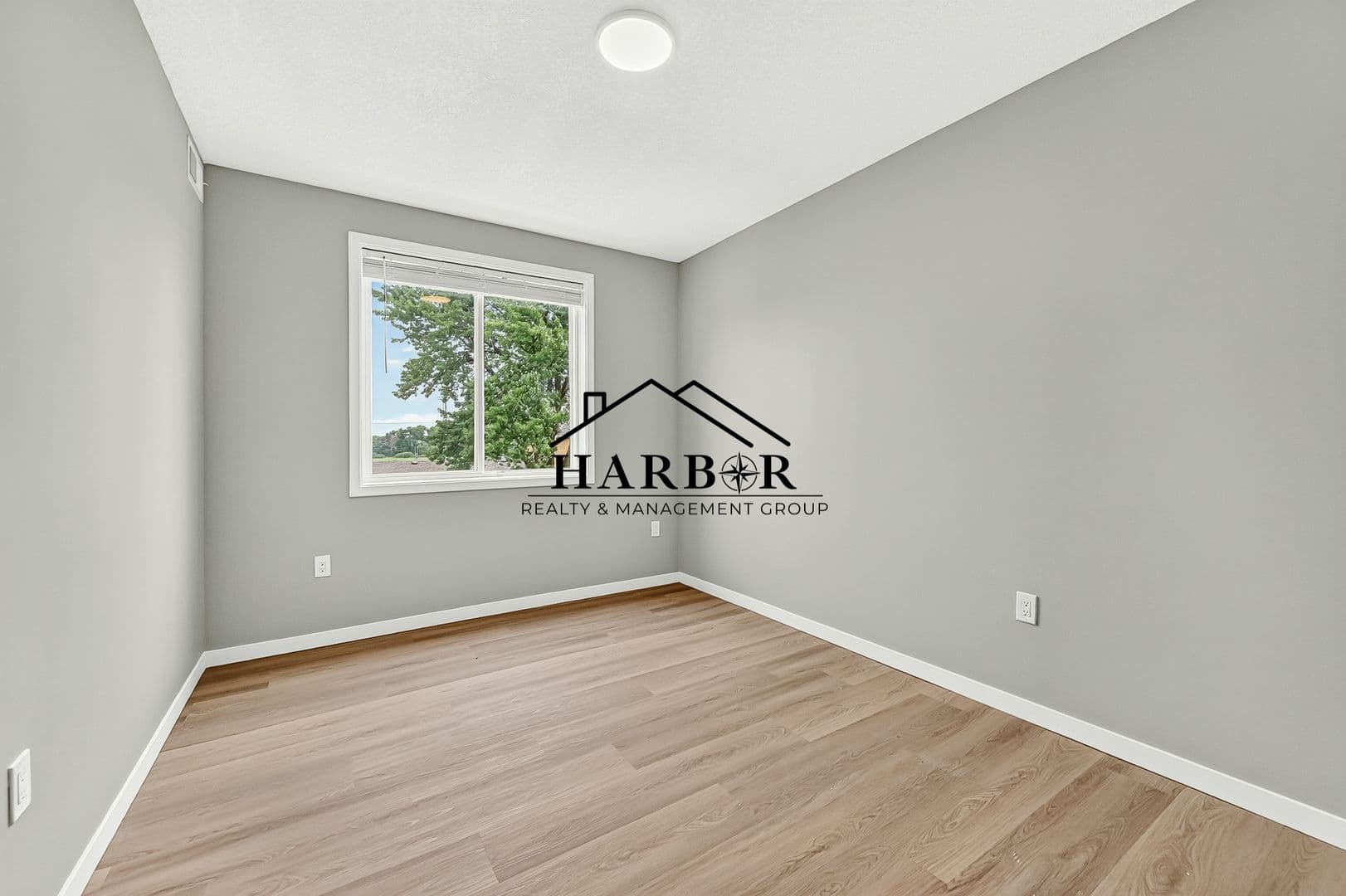 Kasson Apartment: 1401 4th Avenue Lane NE