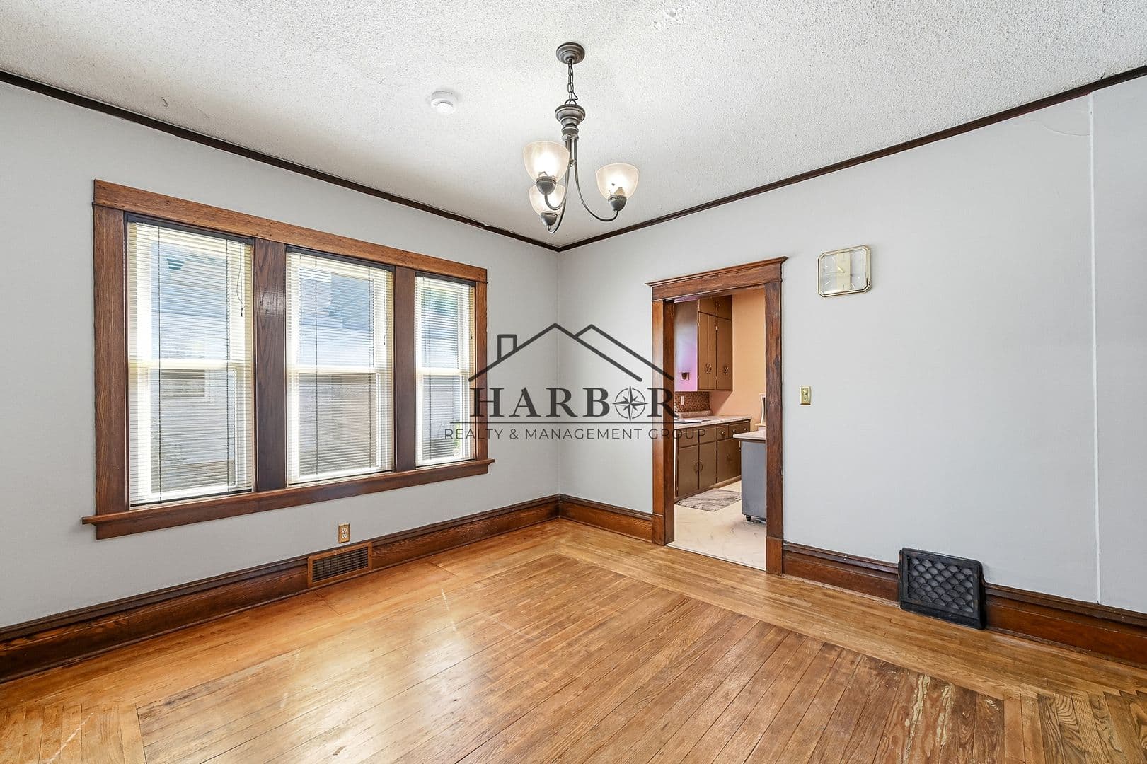 Rochester House: 228 8th Street NW