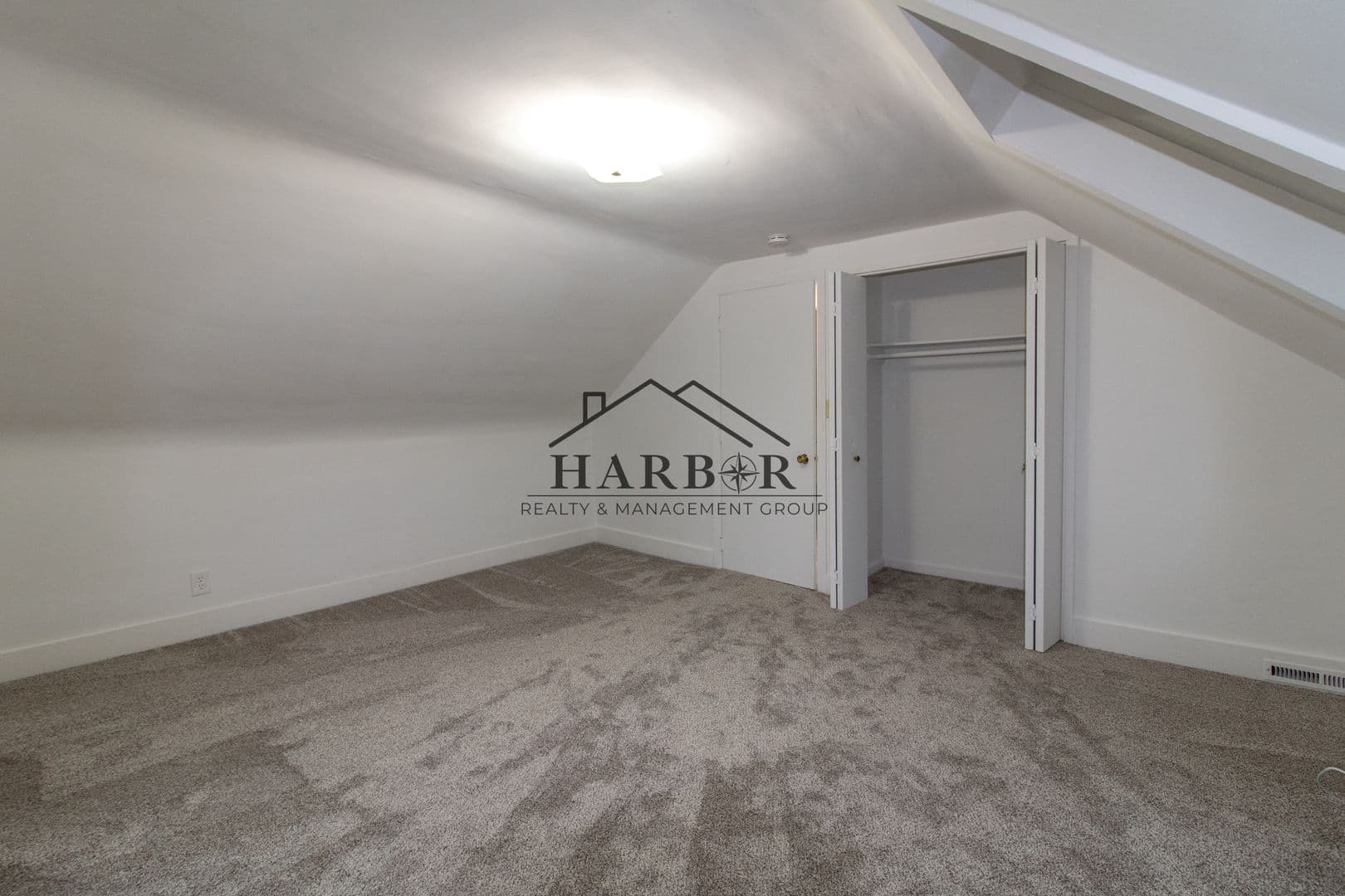 Rochester House: 224 9th Avenue Northwest