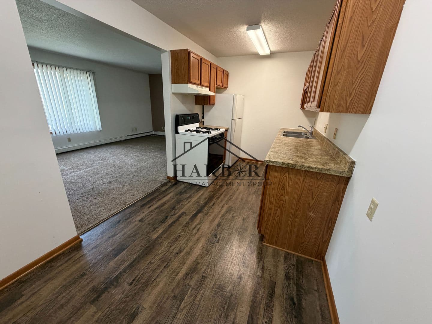 Hayfield Apartment: 110 2nd Ave NE