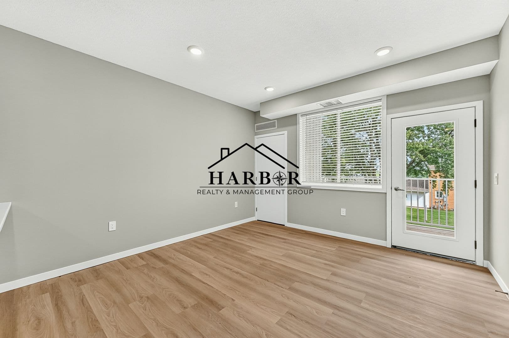 Kasson Apartment: 1401 4th Avenue Lane NE
