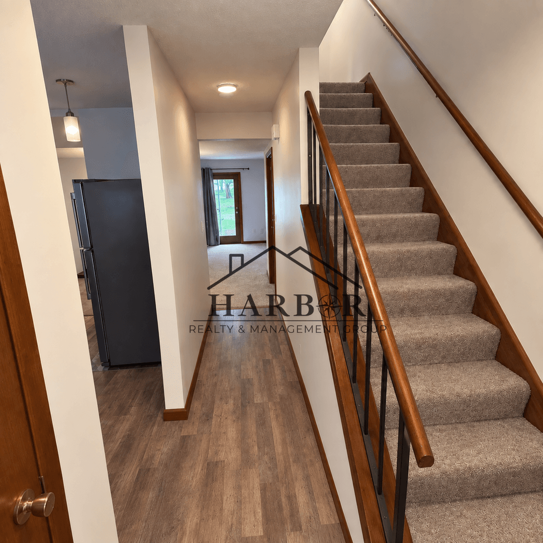 Owatonna House: 154 21st Street NW