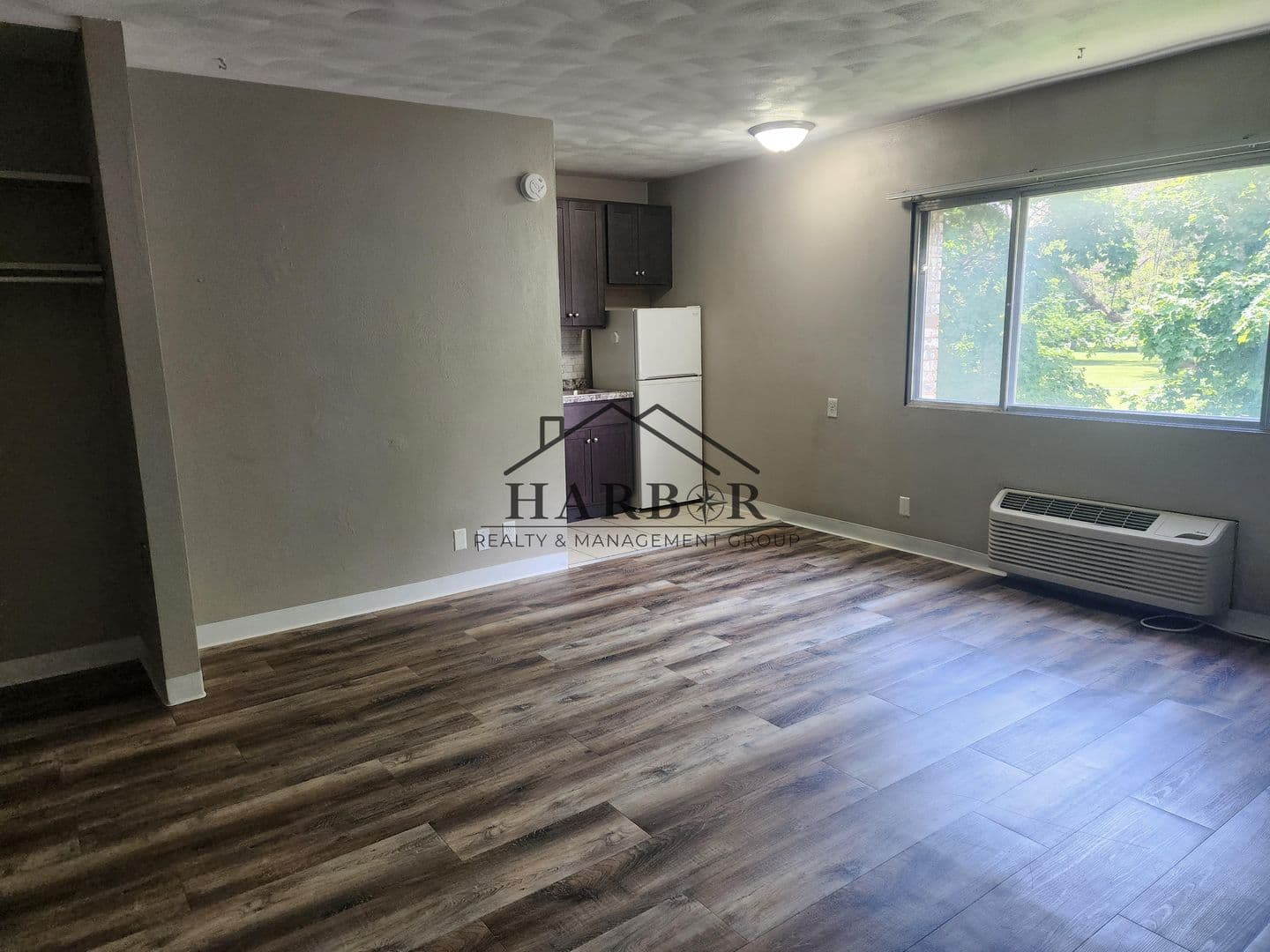 Austin Apartment: 900 14th Street NW