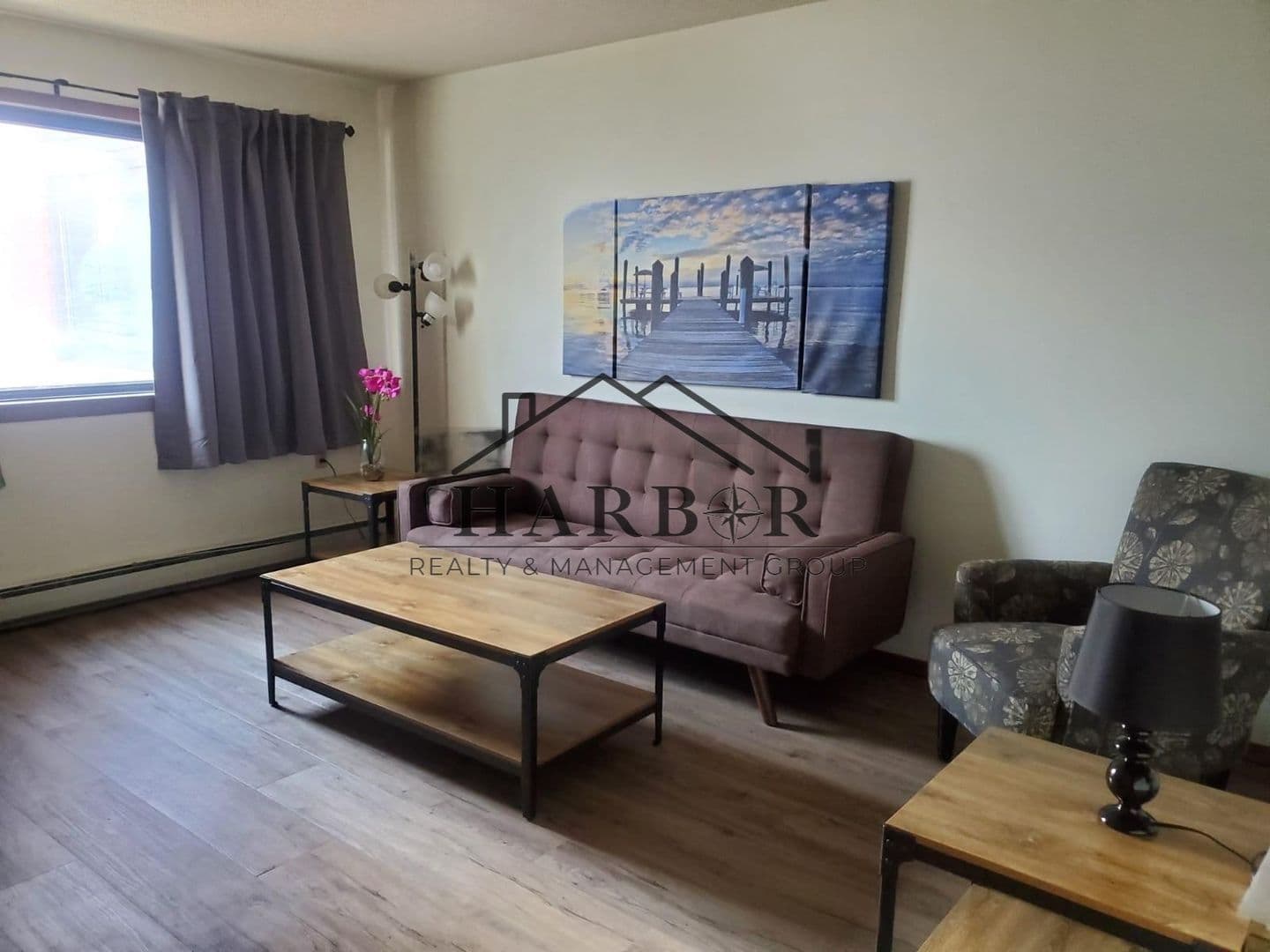 Lamberton Apartment: 200 10th Avenue East