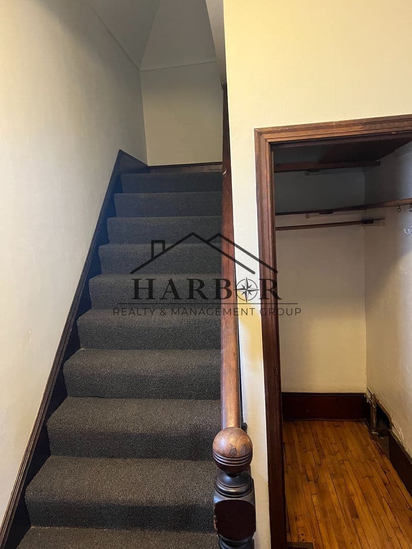 Austin House: 1005 1st Avenue SW