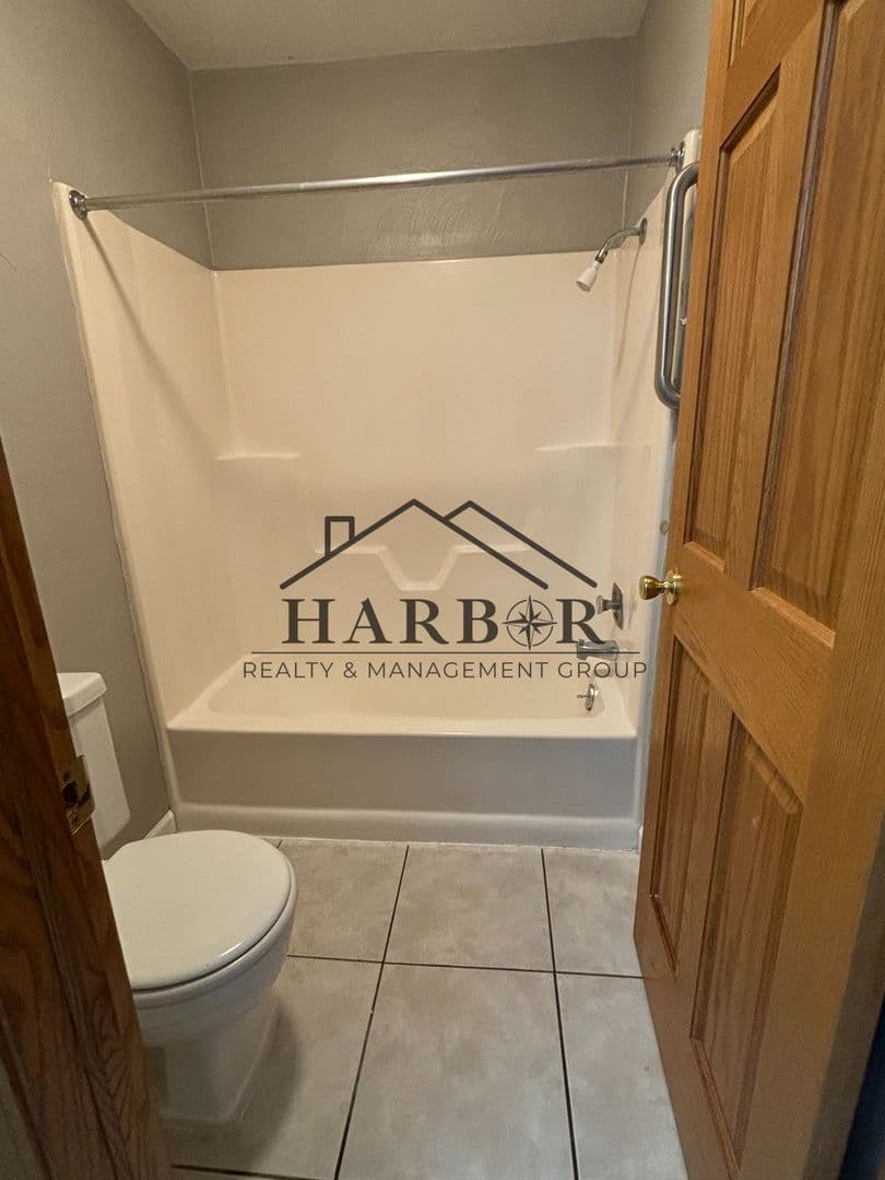 Austin Apartment: 900 14th Street NW