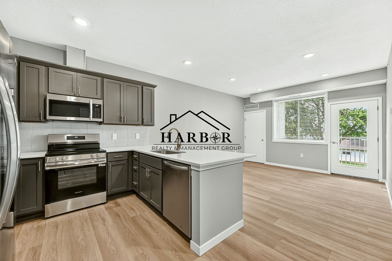 Kasson Apartment: 1401 4th Avenue Lane NE