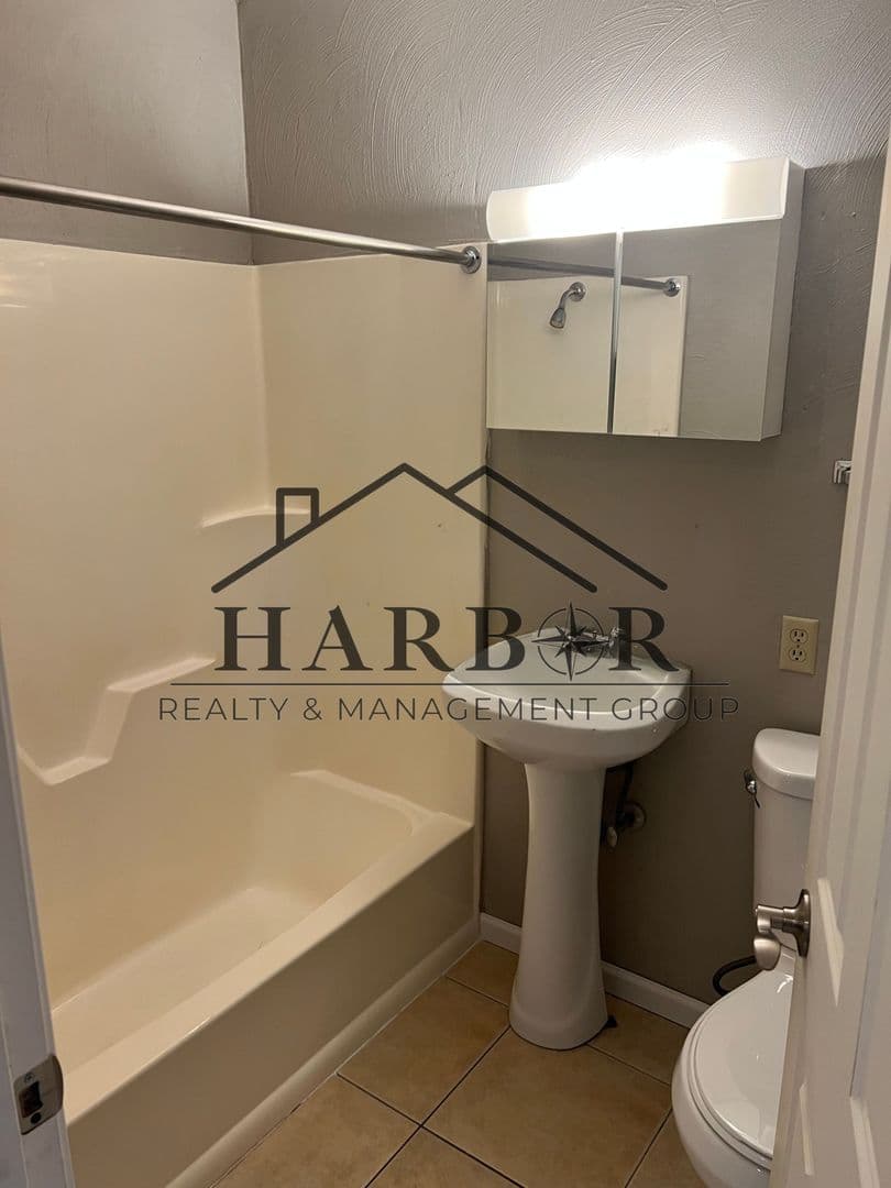 Austin Apartment: 900 14th Street NW