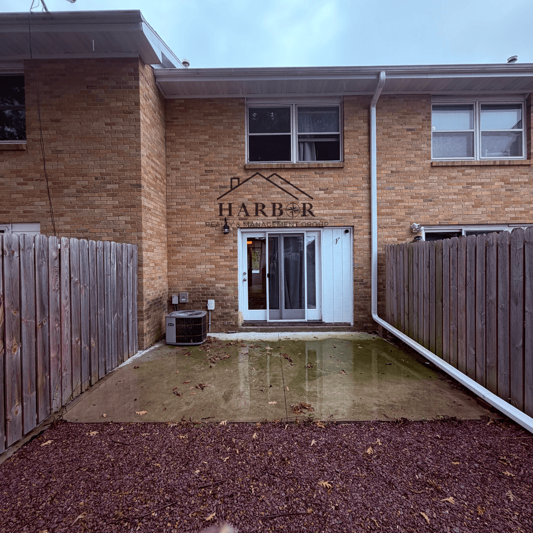 Owatonna House: 154 21st Street NW
