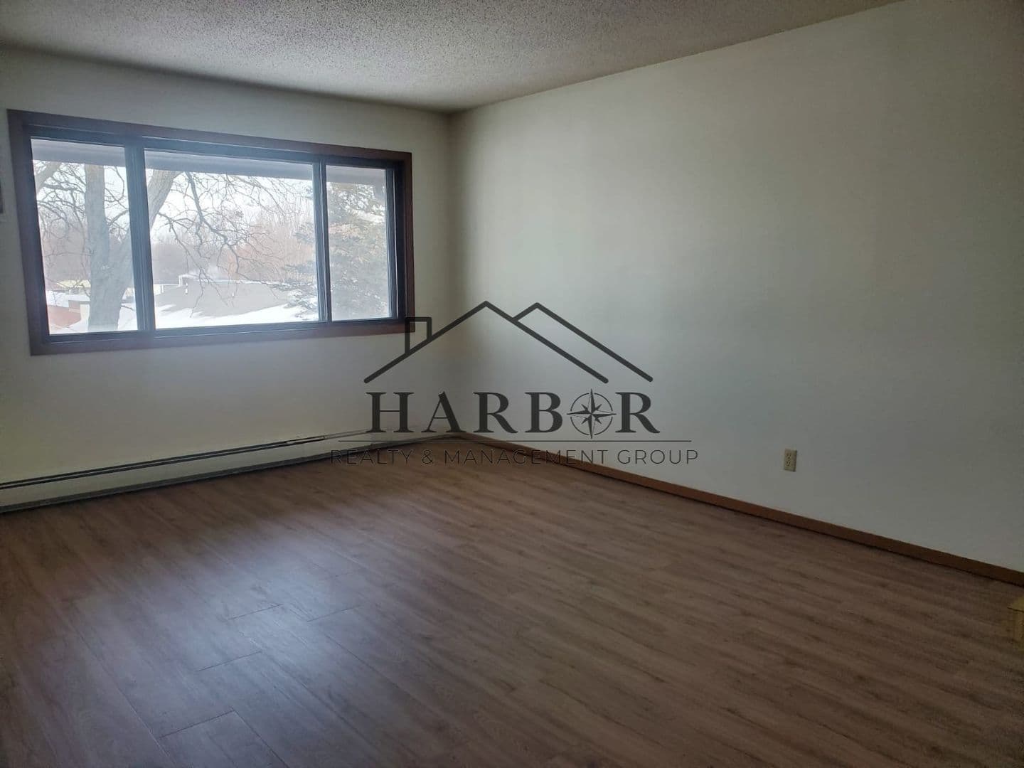 Lamberton Apartment: 200 10th Avenue East