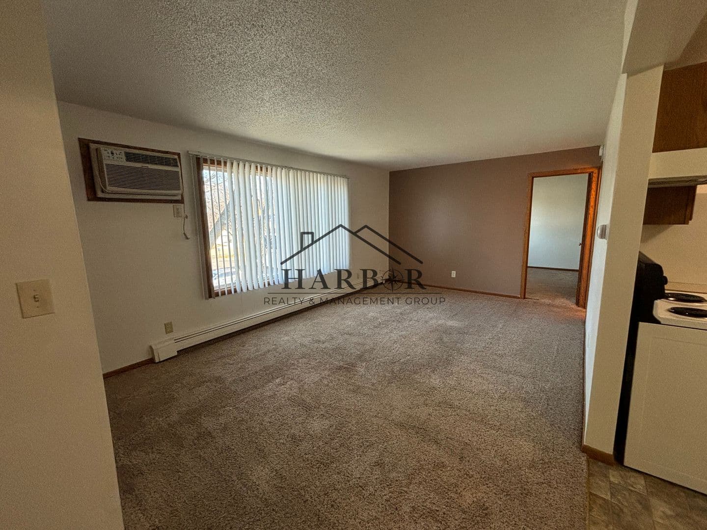 Hayfield Apartment: 115 1st Ave NE