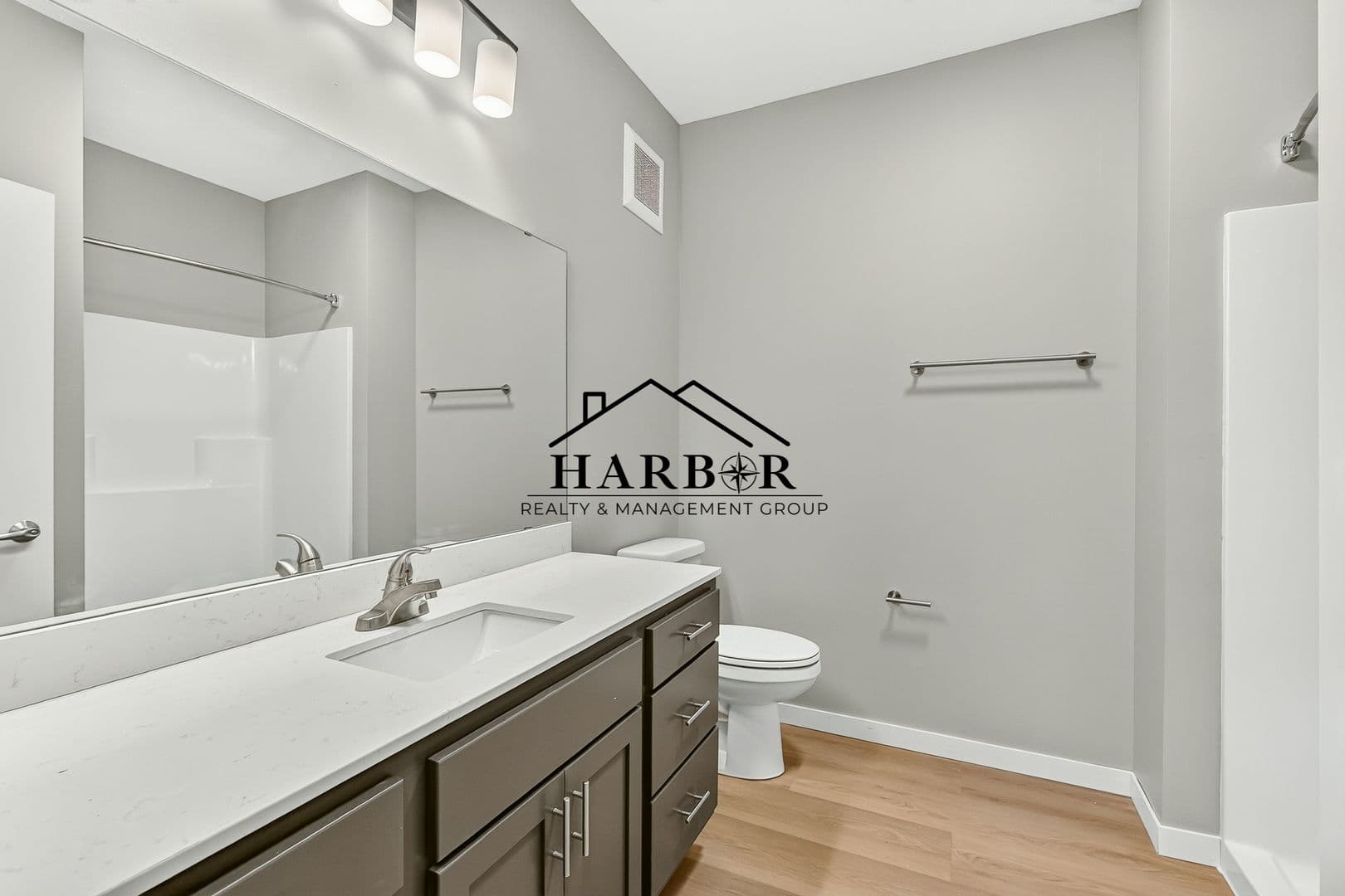 Kasson Apartment: 1401 4th Avenue Lane NE