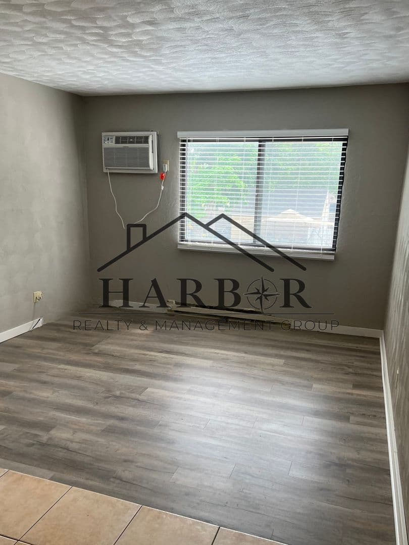 Austin Apartment: 900 14th Street NW