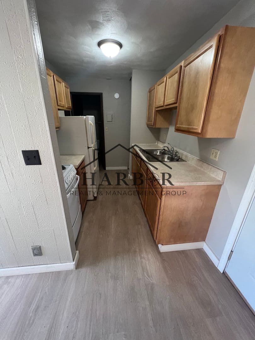 Austin Apartment: 900 14th Street NW