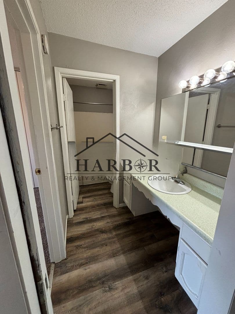 Austin Apartment: 900 14th Street NW