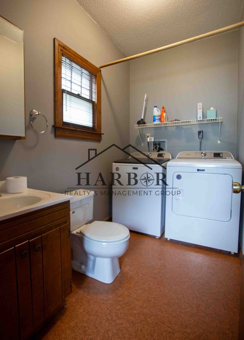 Rochester House: 825 6th Avenue SW