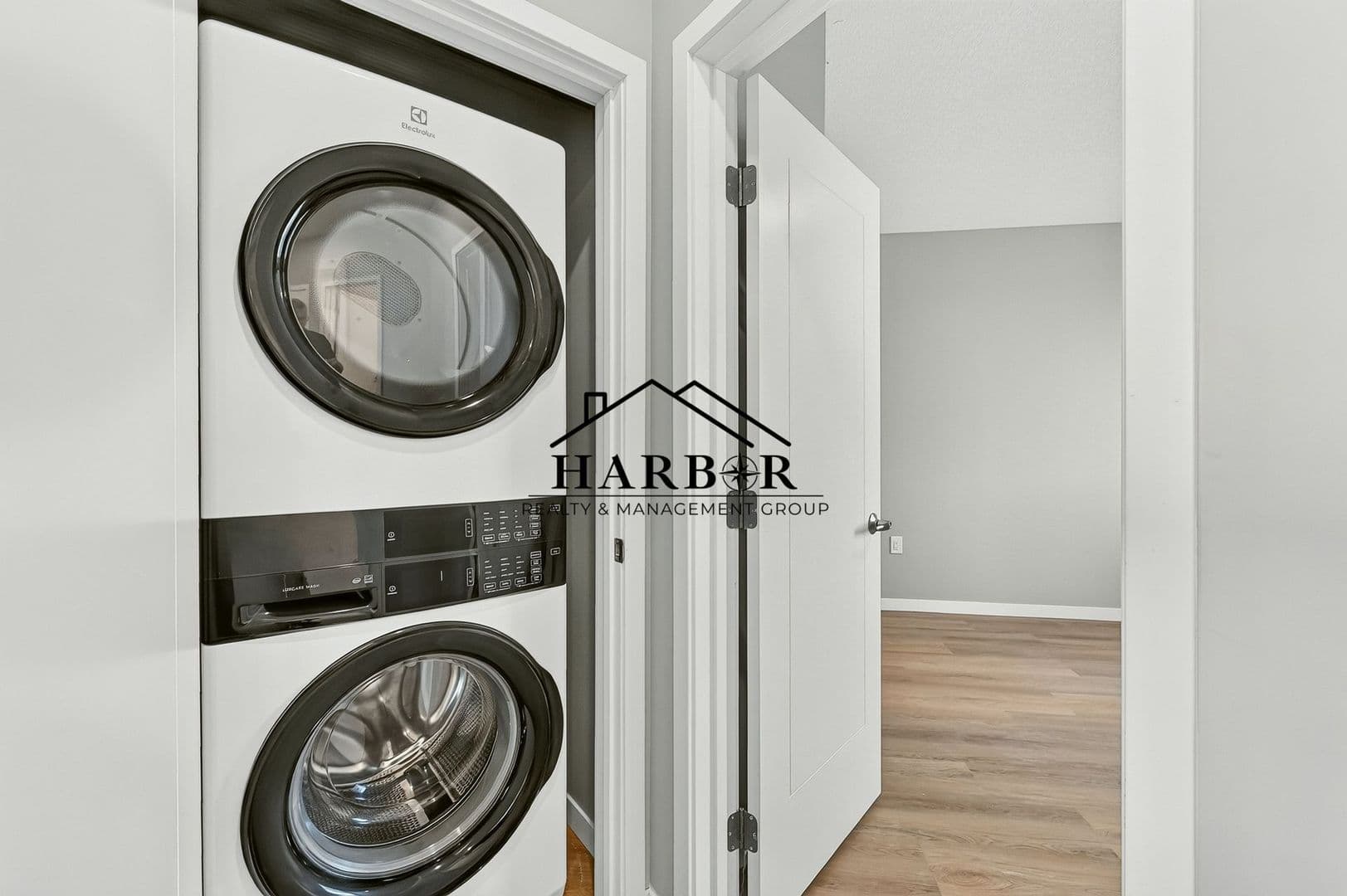 Kasson Apartment: 1401 4th Avenue Lane NE