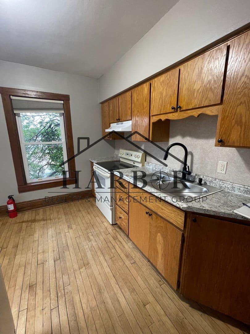 Hayfield Apartment: 24 W Main St