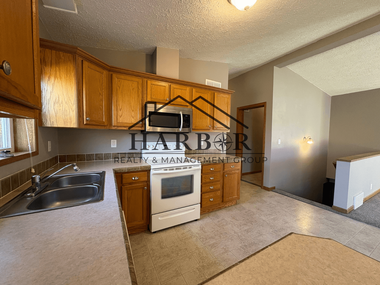 Rochester House: 3781 McIntosh Drive NW
