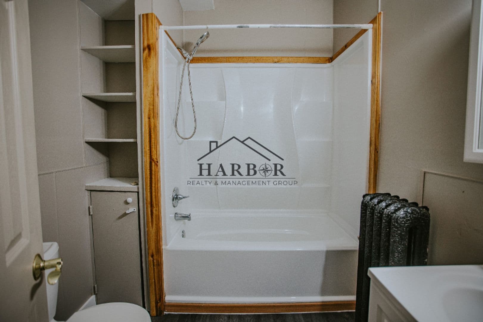 Hayfield Apartment: 24 W Main St
