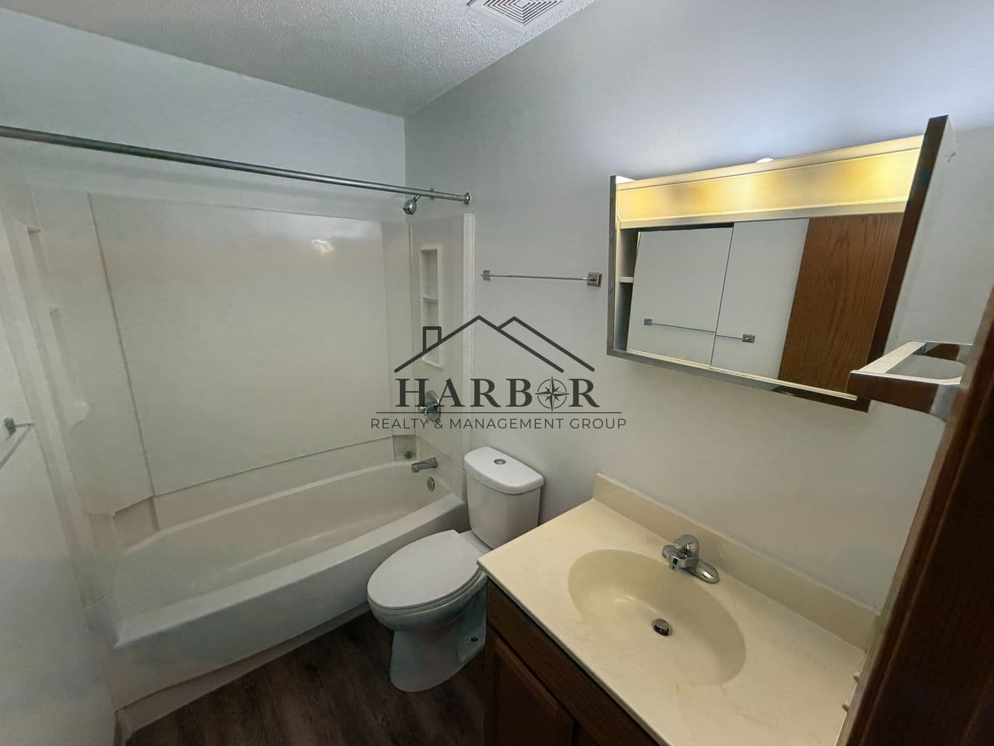 Hayfield Apartment: 110 2nd Ave NE