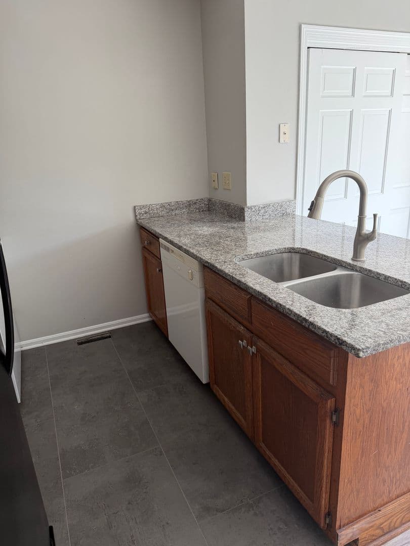Columbus Apartment: 3285-3287 Kilwinning Pl