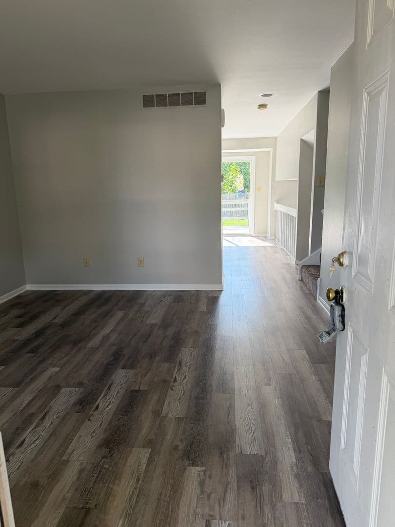Columbus Apartment: 3285-3287 Kilwinning Pl