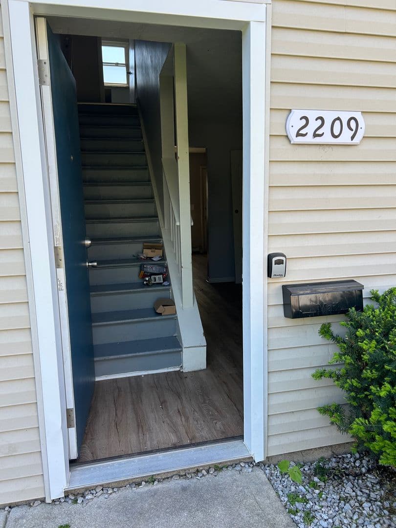 Columbus Townhome: 2209 Clarendon Ln