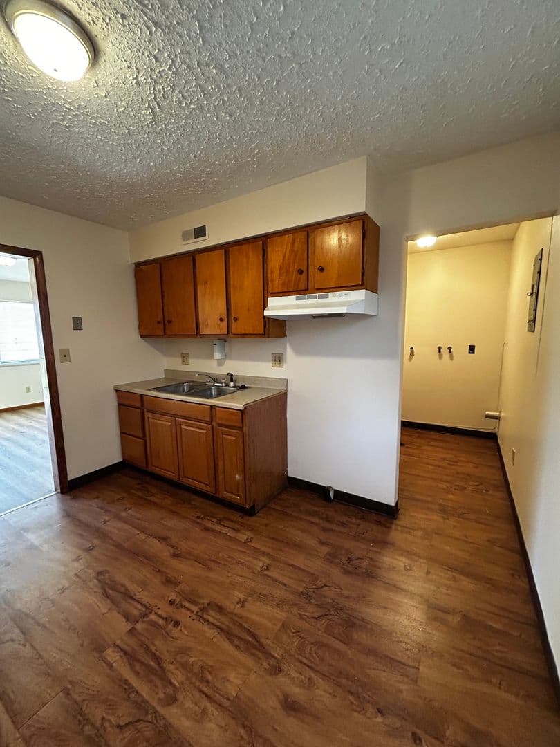 Columbus Apartment: 1467-69 Genessee Ave
