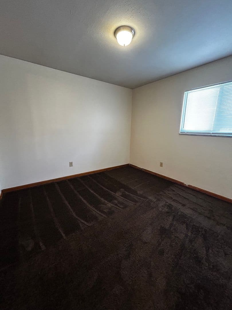 Columbus Apartment: 1467-69 Genessee Ave