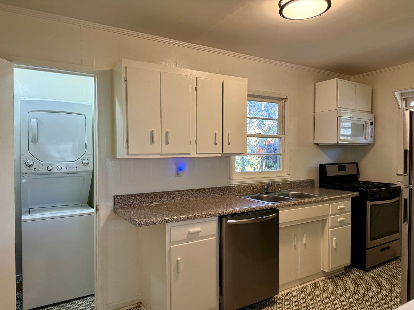Rome Apartment: Notasulga Dr & Maple Rd