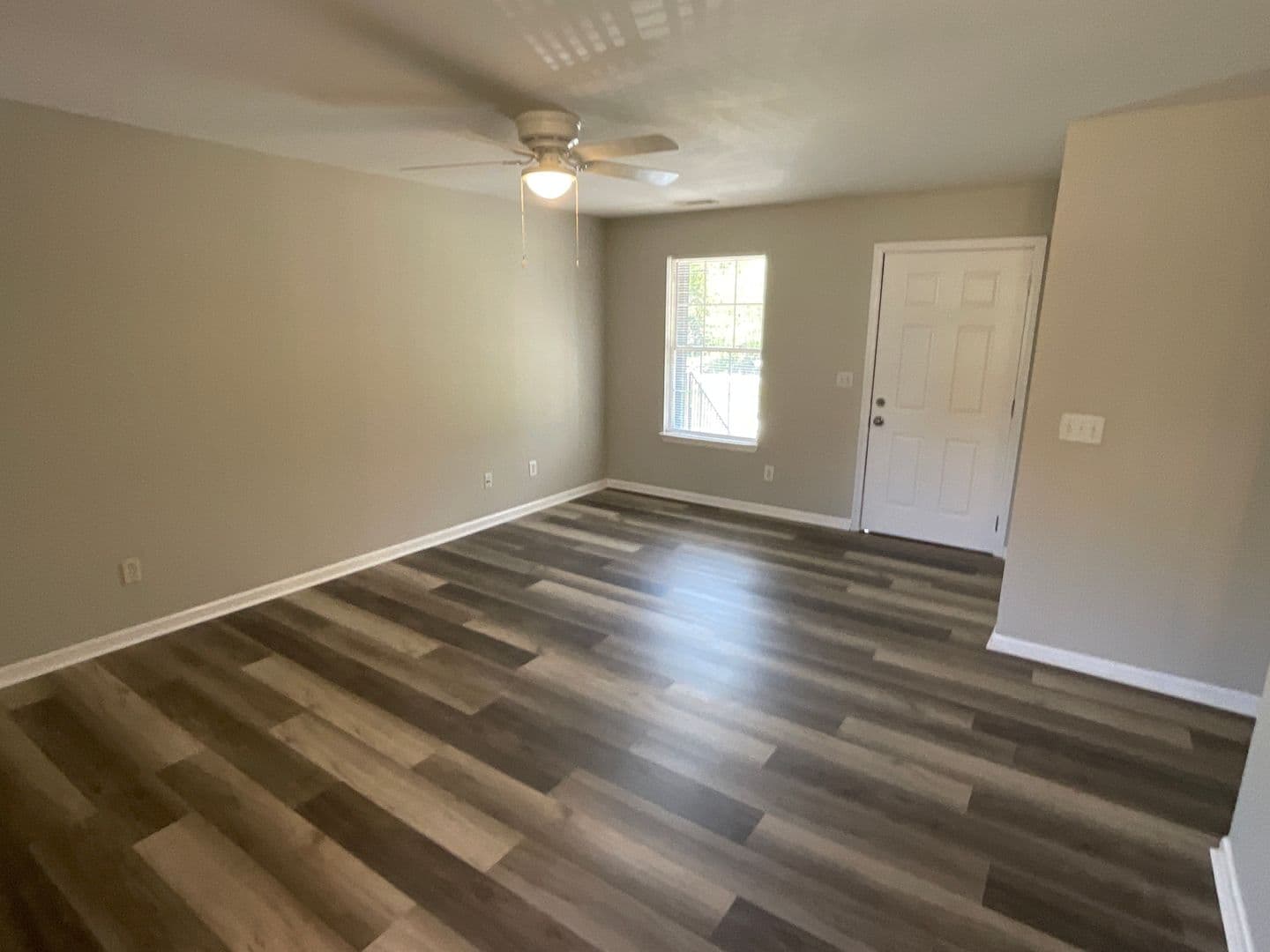 Silver Creek Apartment: 303, 305, 307, 309 Wax Rd SE