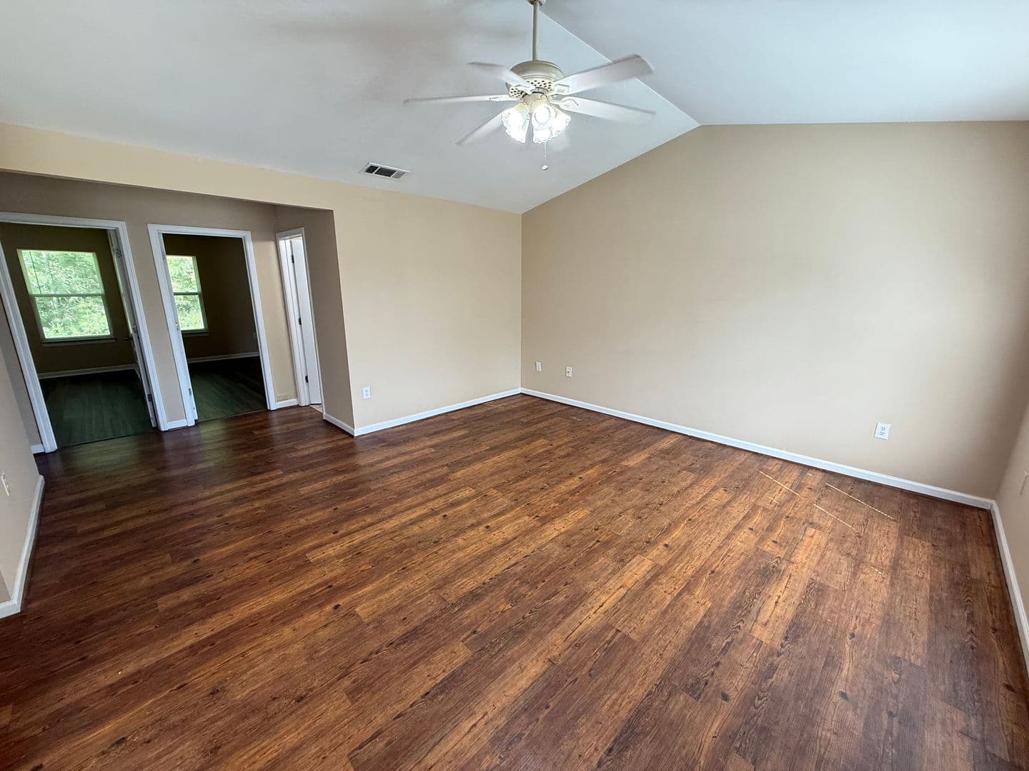 Rome Apartment: 10-12 Chesney Drive