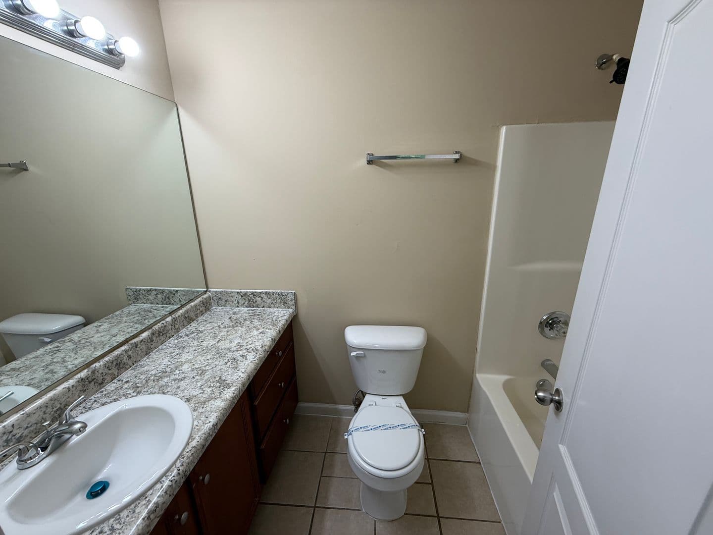 Rome Apartment: 10-12 Chesney Drive