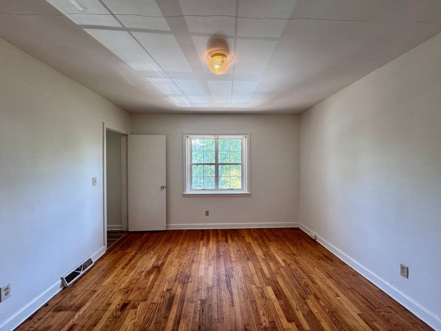 Rome House: 114 Lookout Cir SW -$200 off 1st Month's Rent