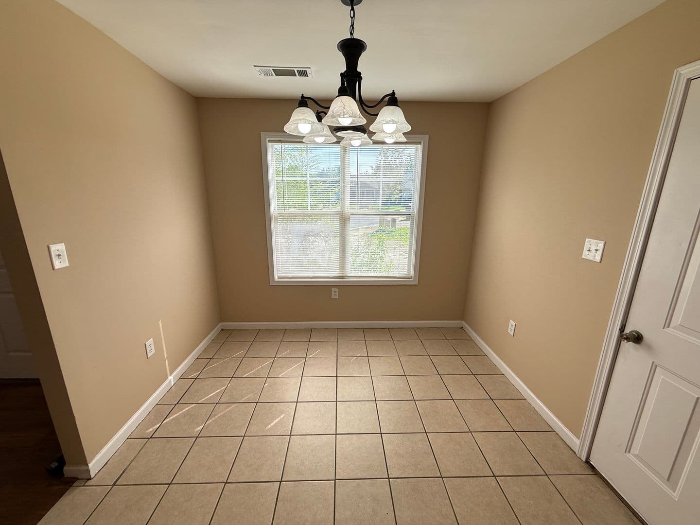 Rome Apartment: 10-12 Chesney Drive