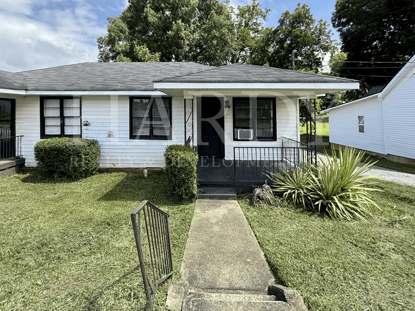 Cedartown Apartment: 309 A&B, & 317 Martin Luther King Jr Blvd