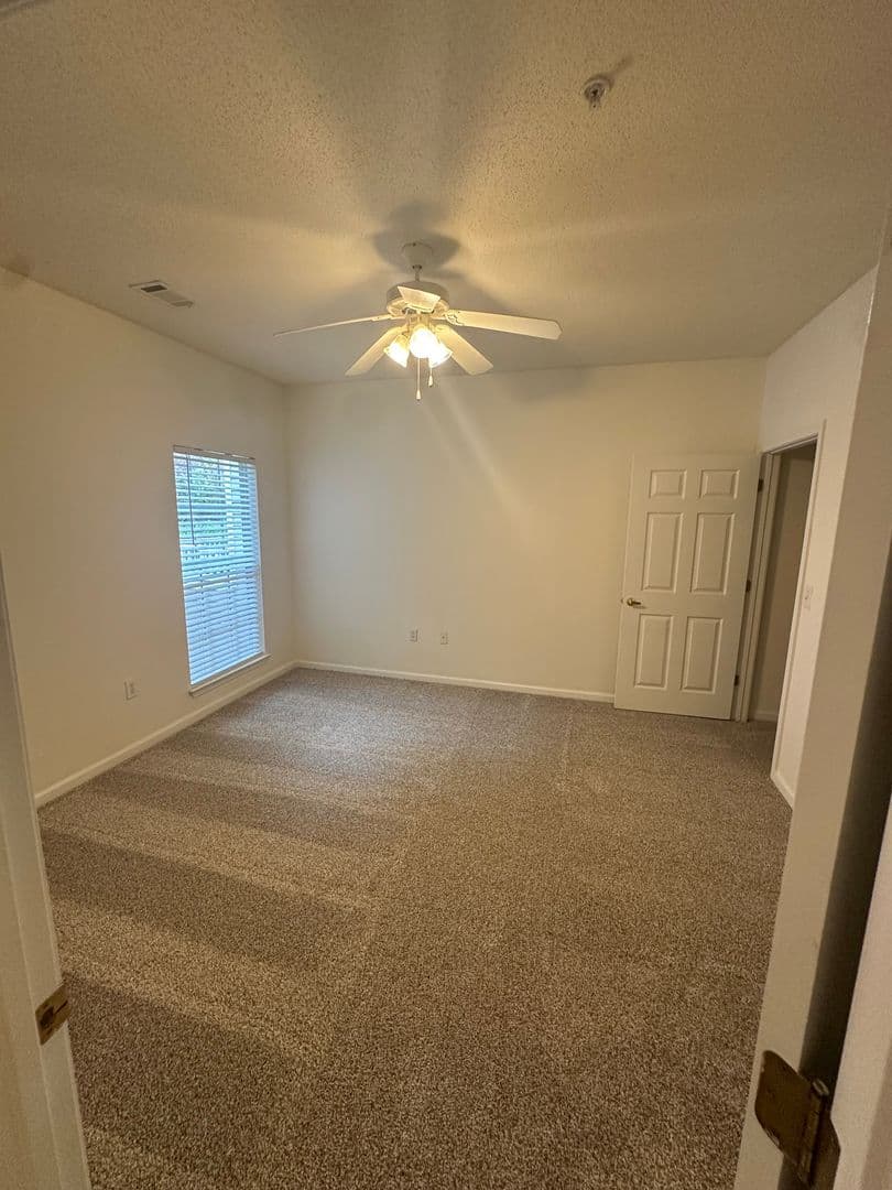 Rome Apartment: Claridge Drive