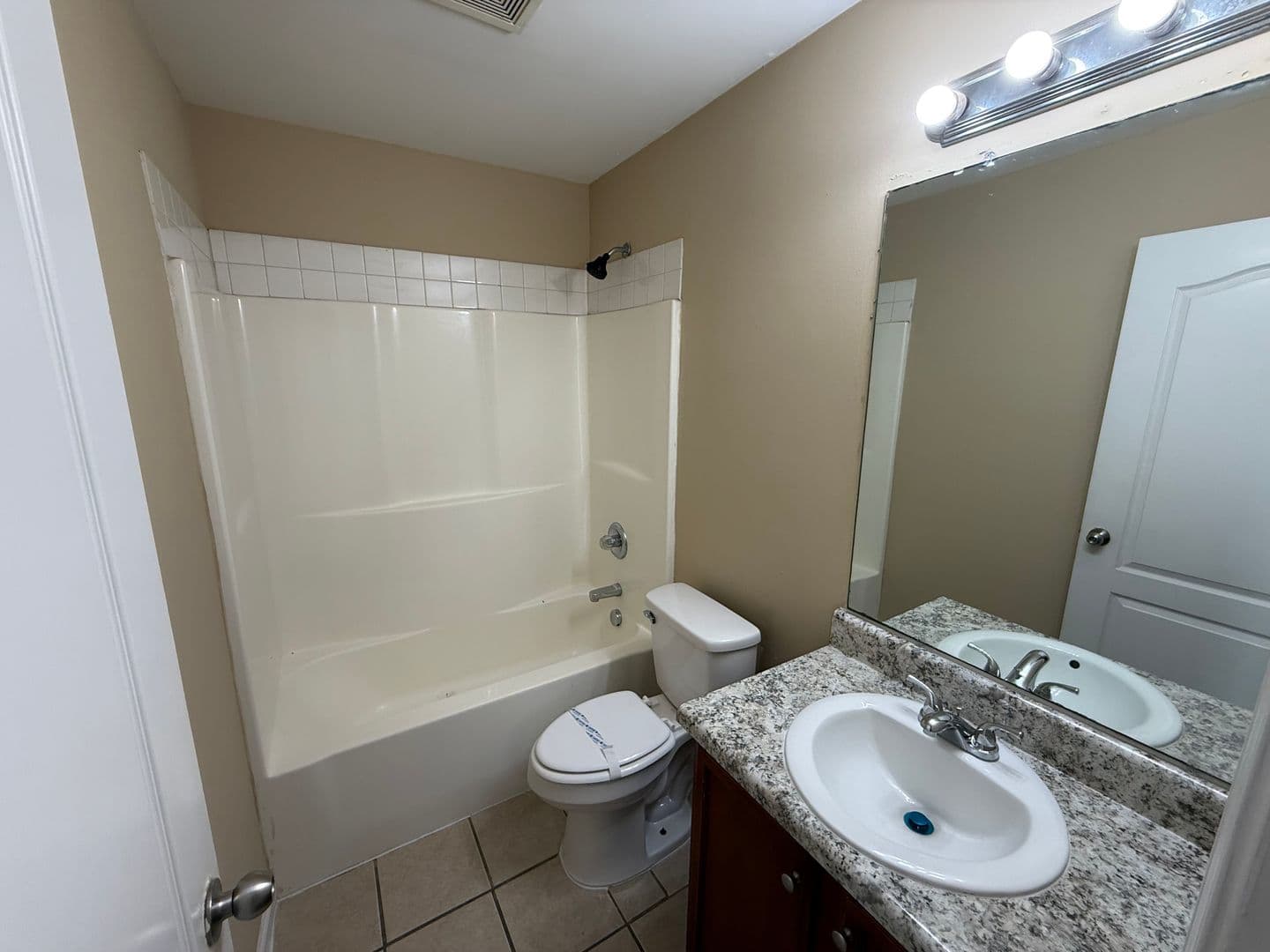 Rome Apartment: 10-12 Chesney Drive