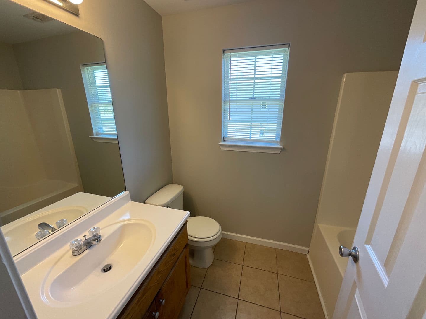 Silver Creek Apartment: 303, 305, 307, 309 Wax Rd SE