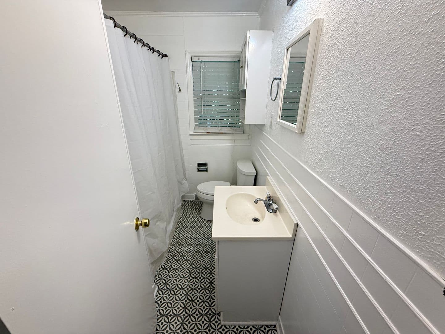 Rome Apartment: Notasulga Dr & Maple Rd