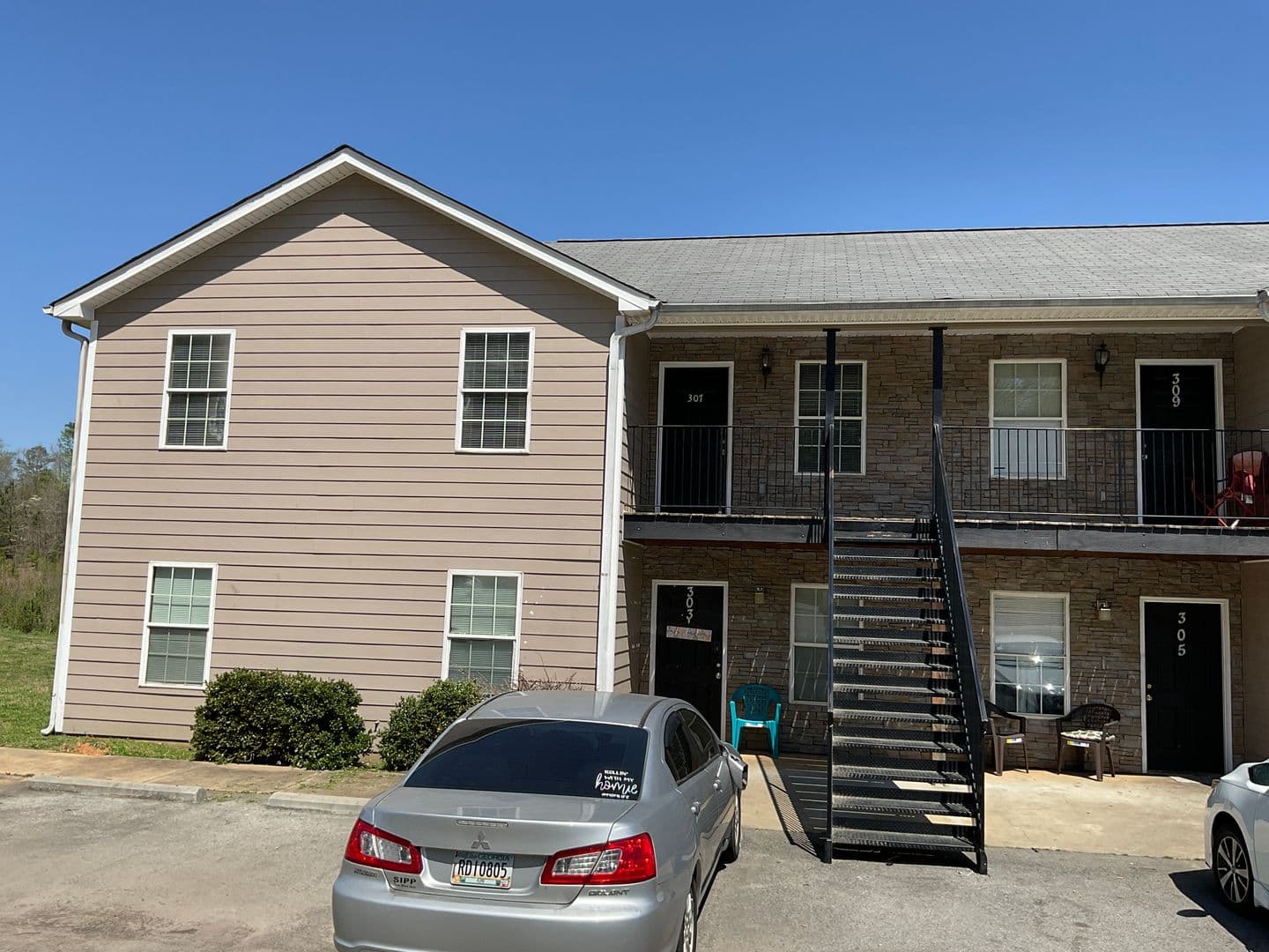 Silver Creek Apartment: 303, 305, 307, 309 Wax Rd SE