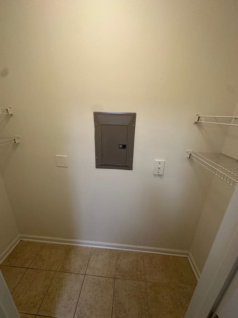Rome Apartment: Claridge Drive