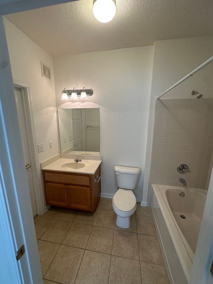 Rome Apartment: Claridge Drive