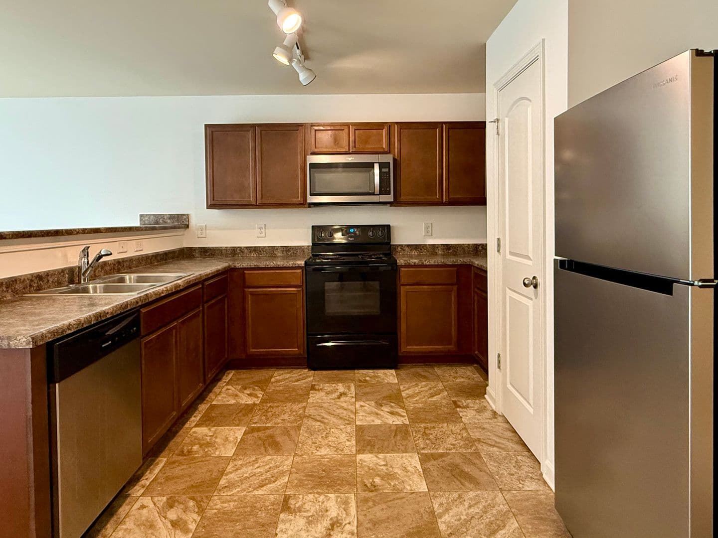 Rome Apartment: 31 Southfork Dr & 1 Westwillow Ln