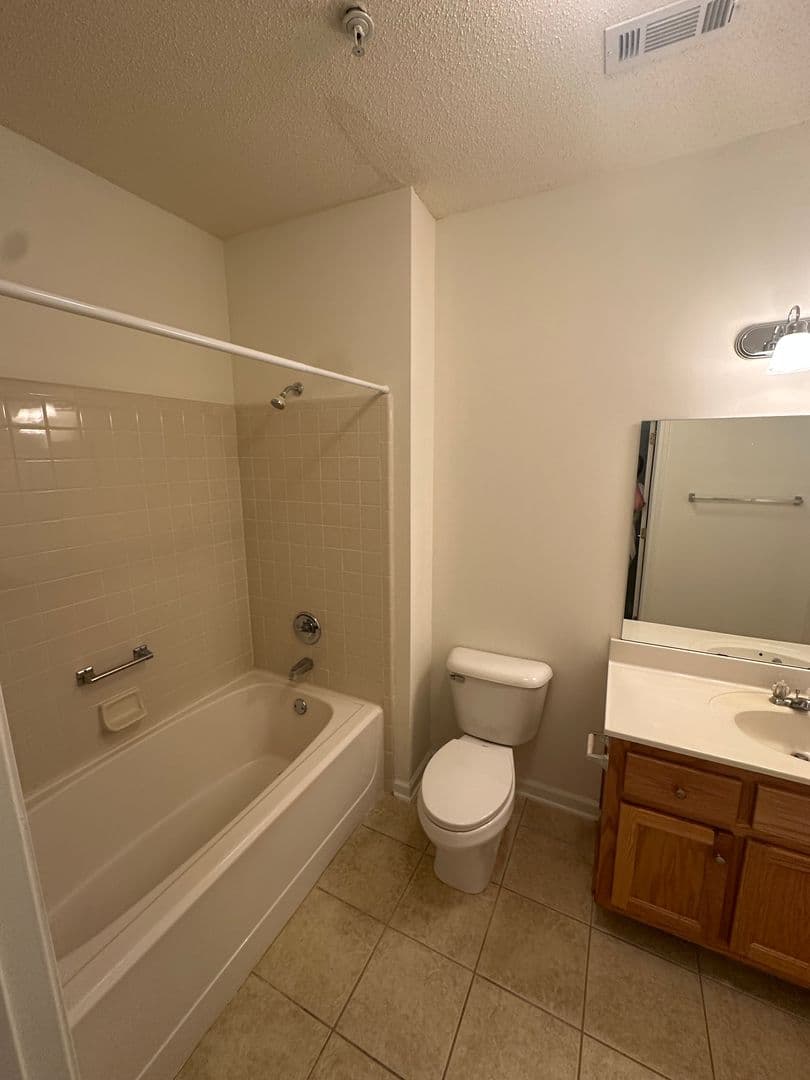 Rome Apartment: Claridge Drive